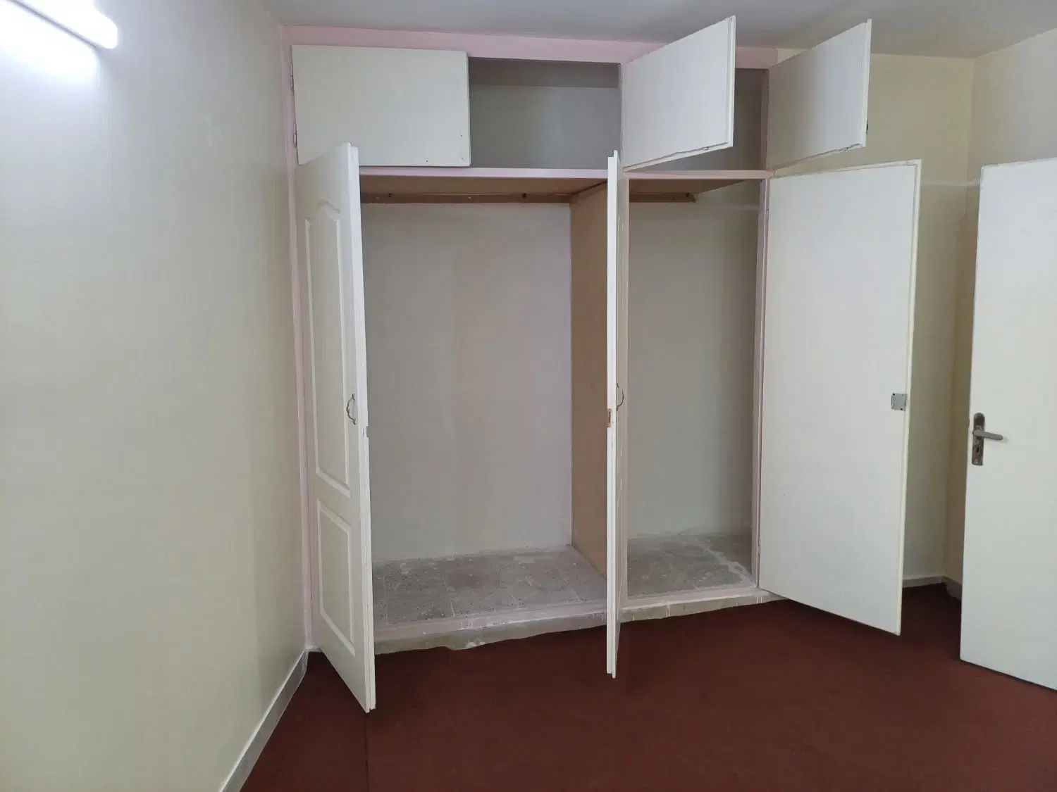 آپارتمان تک واحدی