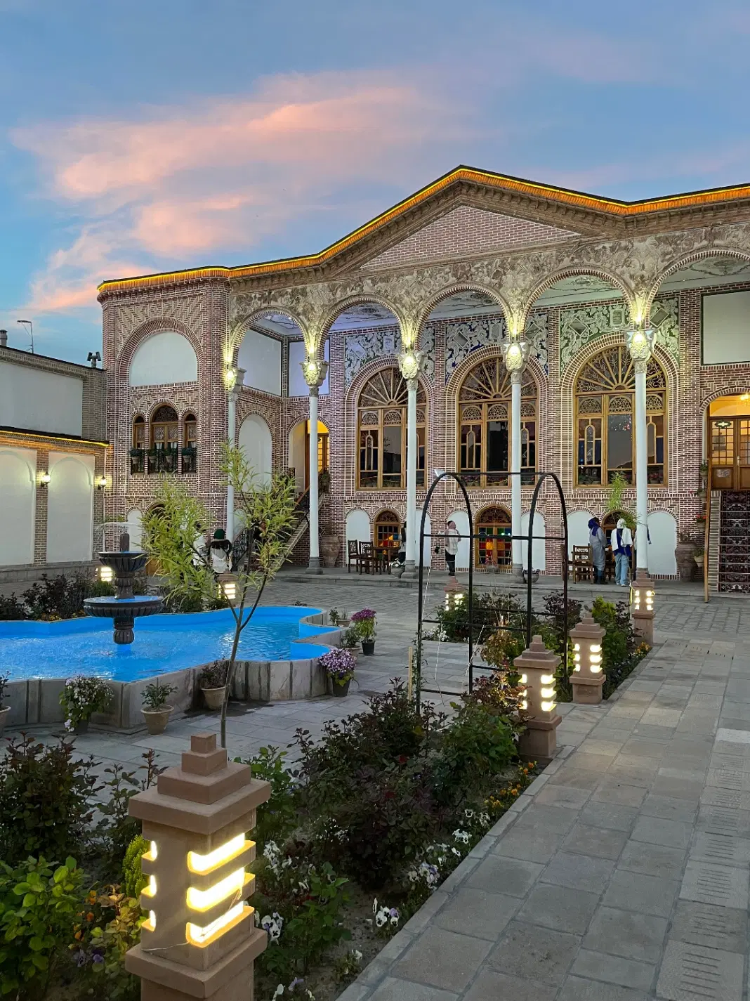 حیاط اعیانی در حاج جبارنائب
