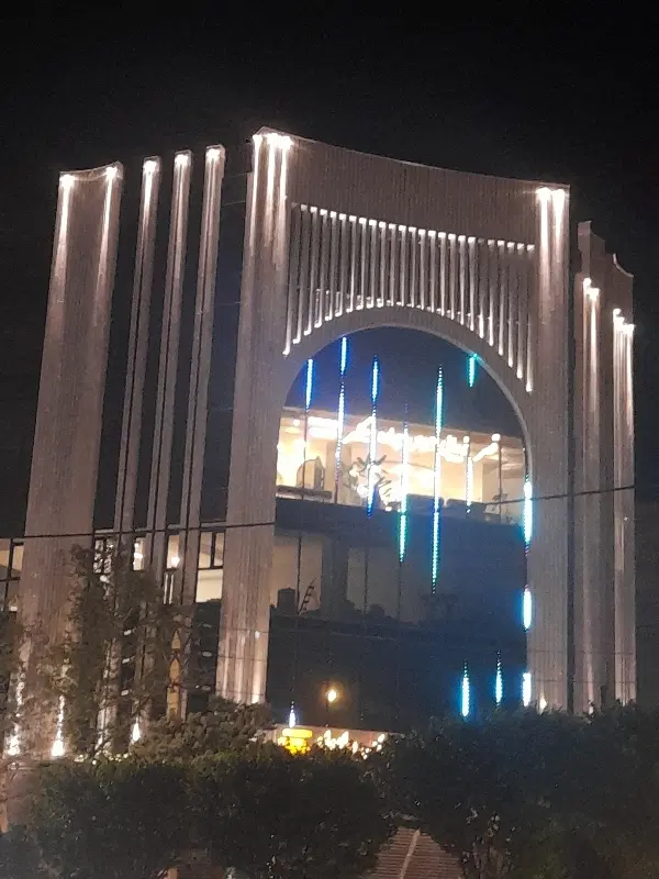 ۲۲۰متر بر بلوار استقلال