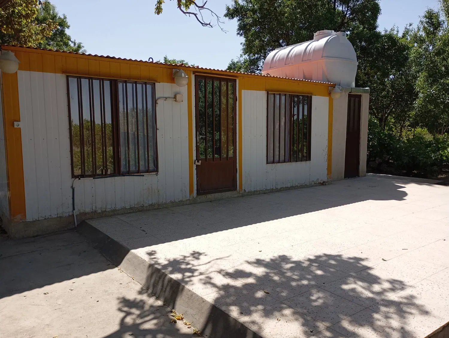 باغ در روستای حسین آباد