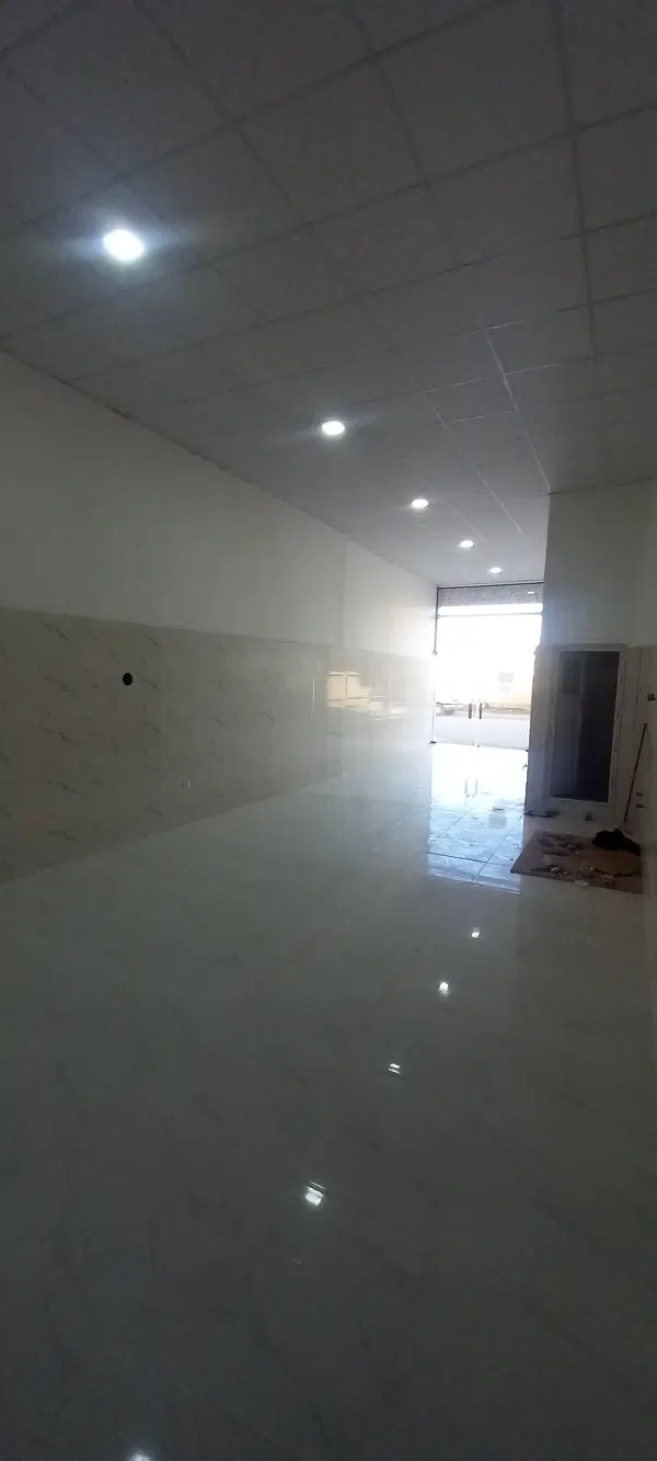 ساختمان تجاری  و مسکونی خ قهرمانی