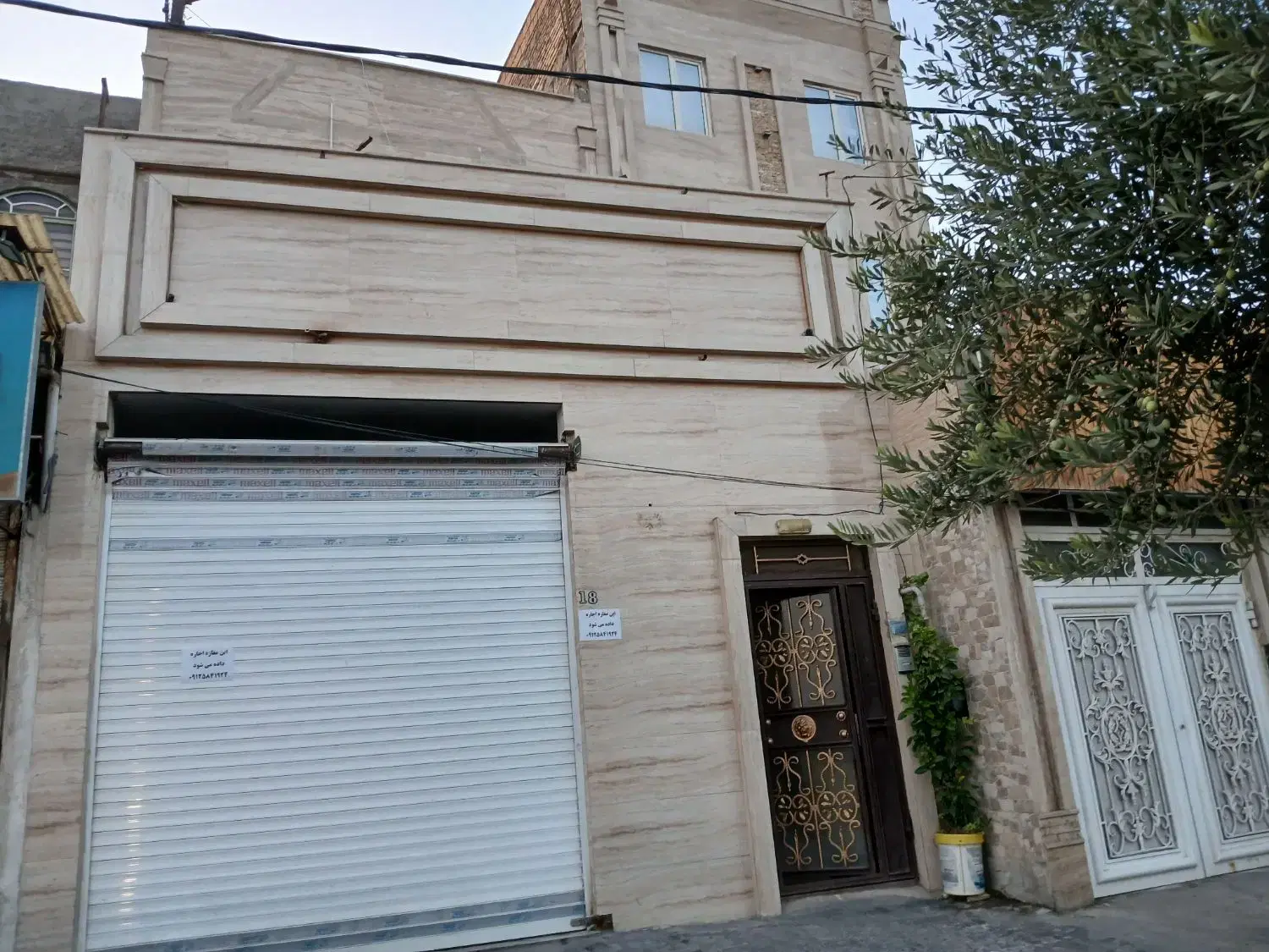 سه طبقه بر ابوترابی بیست دو متر مغازه