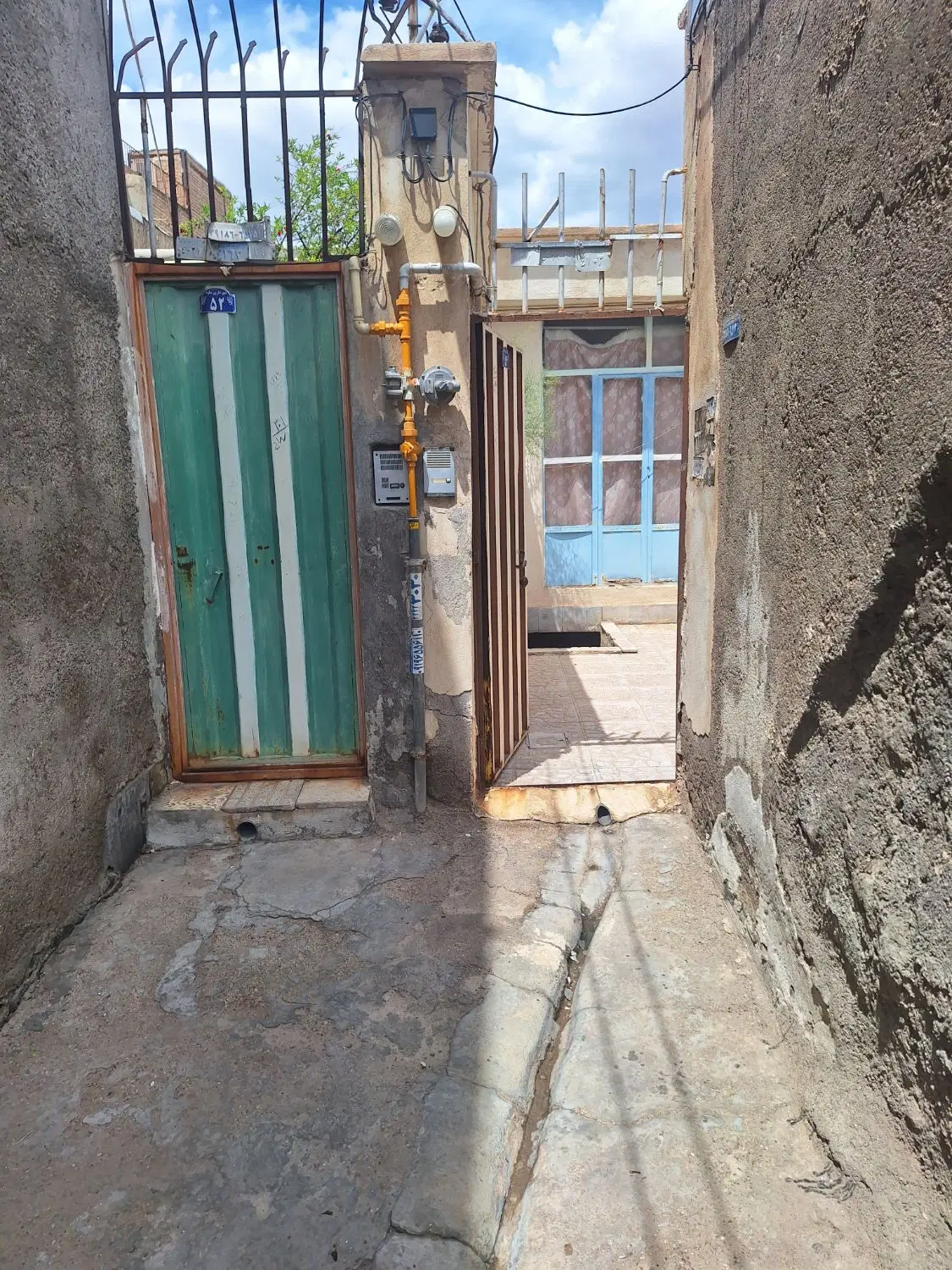 ویلایی .نیاز به باز سازی.به قیمت
