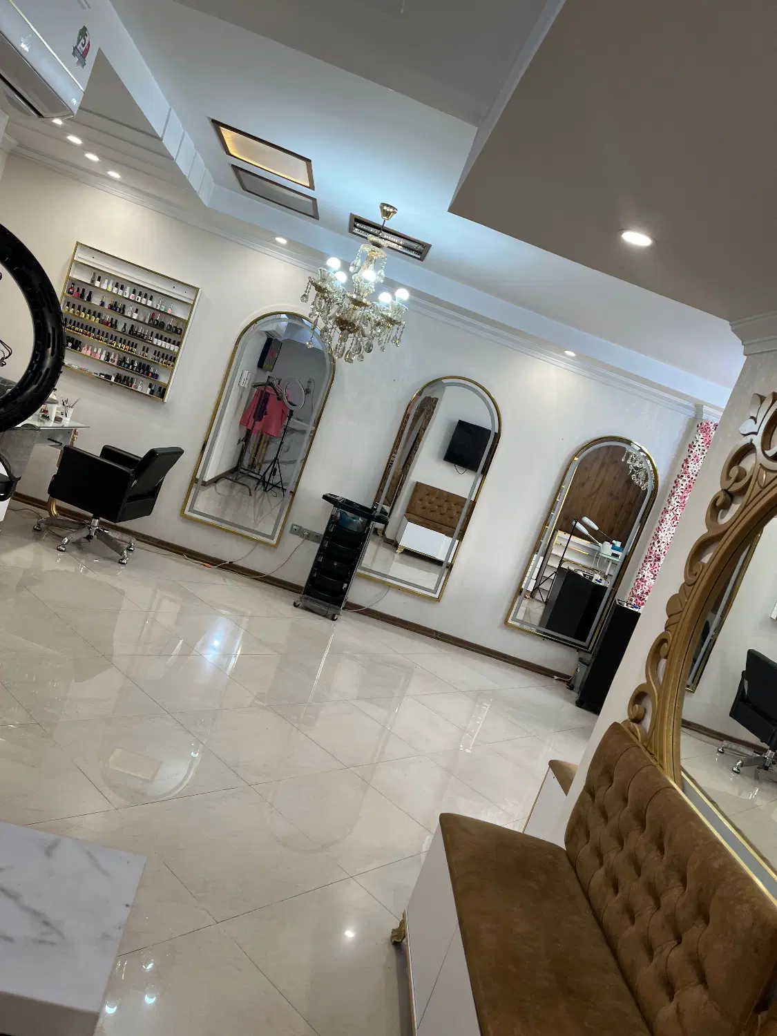 همکاری با ناخن کار حرفه ای و با مشتری