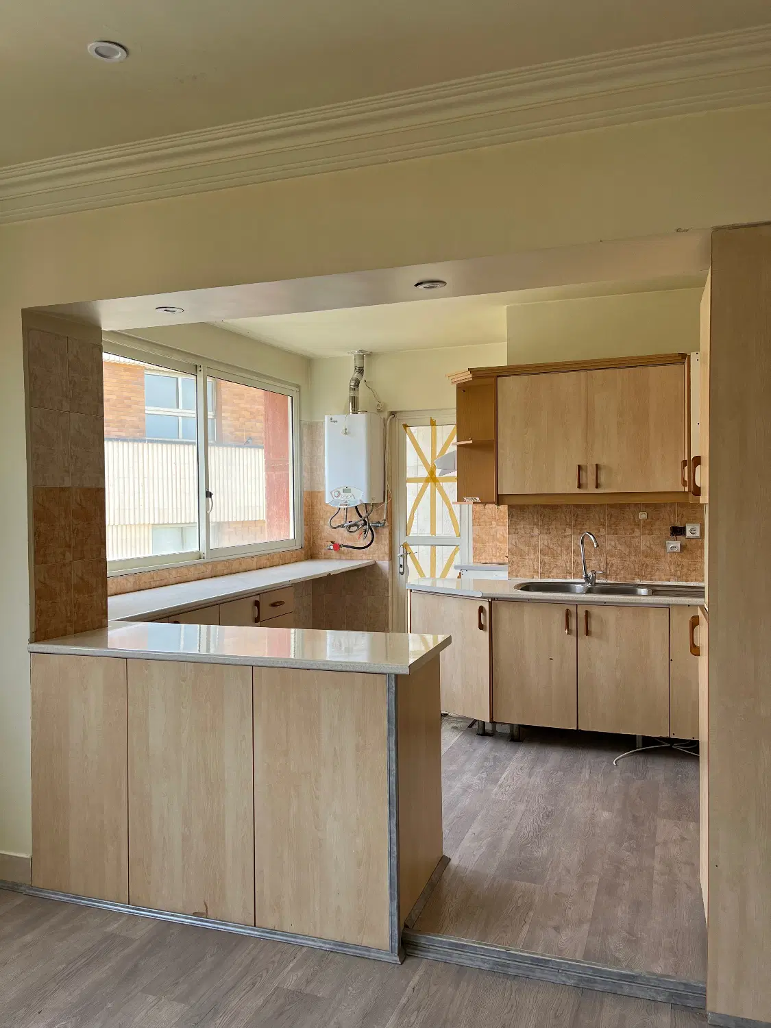 اجاره آپارتمان تاپ لوکیشین نظر شرقی