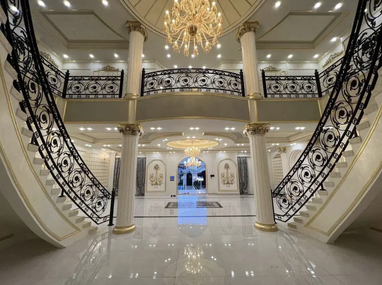 ویلاکاخ سلطنتی فول امکانات سندمدارک کامل زیرقیمت