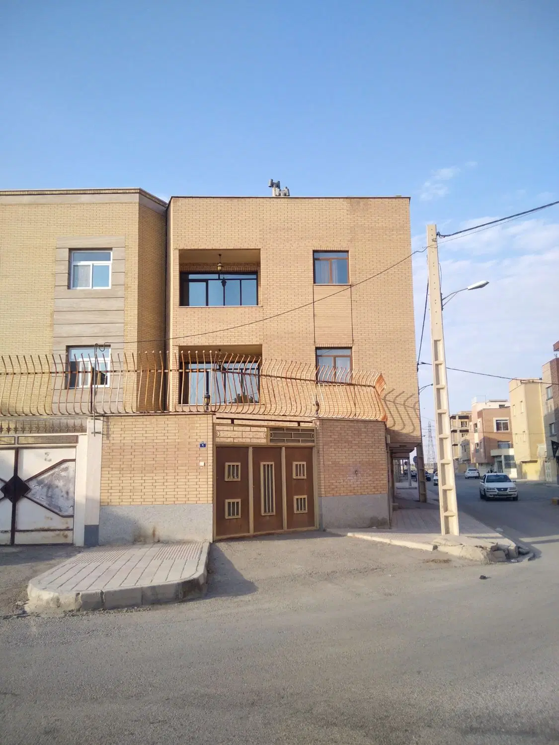 فروش یک واحد اپارتمان سه طبقه150متری