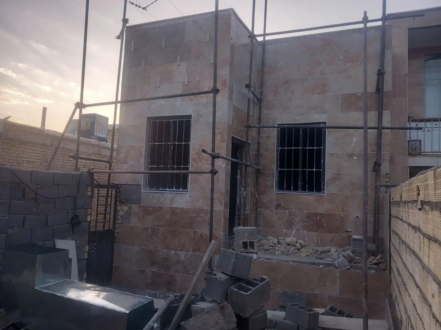 ساختمان مسکونی