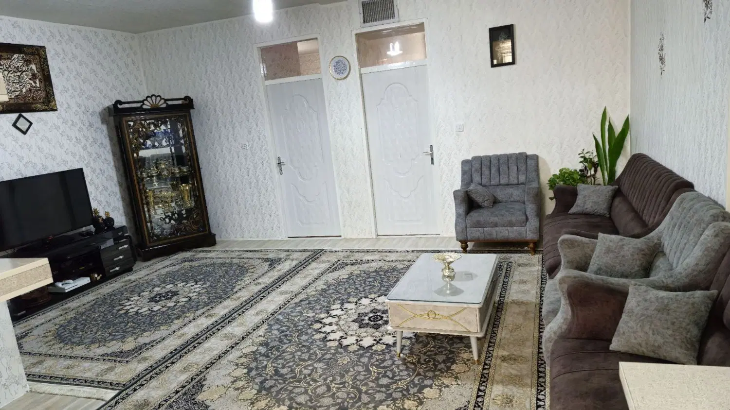 خانه ویلایی دوطبقه ،با امکانات و انشعابات جداگانه