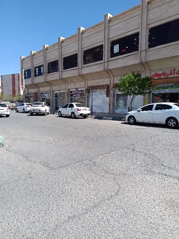 مغازه ۳۸ متری بر اصلی پرند _ دور میدان