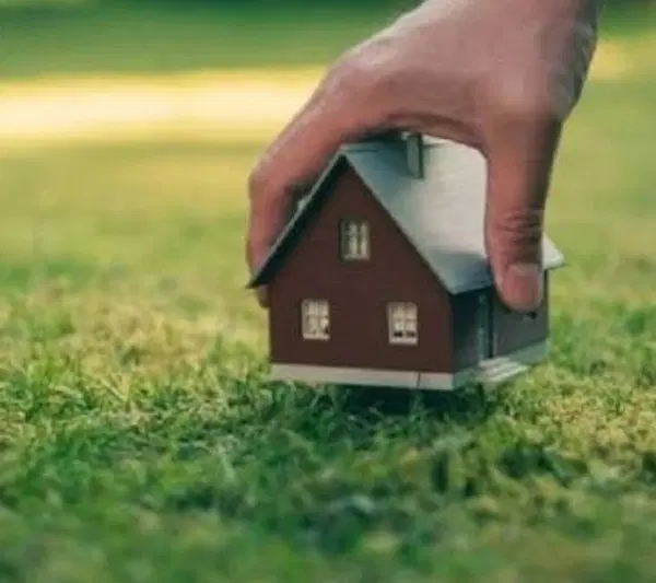زمین واقع  در شست متری