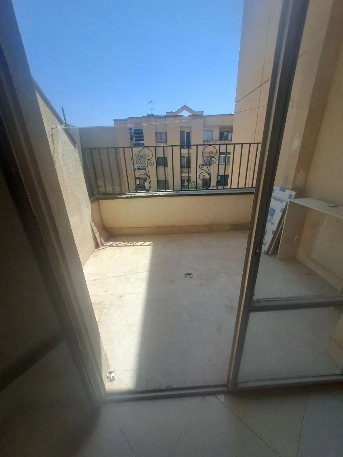 میدان امامرضا (سمنان) فروشی