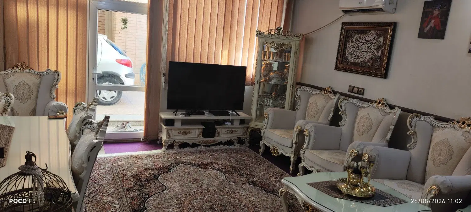 آپارتمان همکف با حیاط اختصاصی