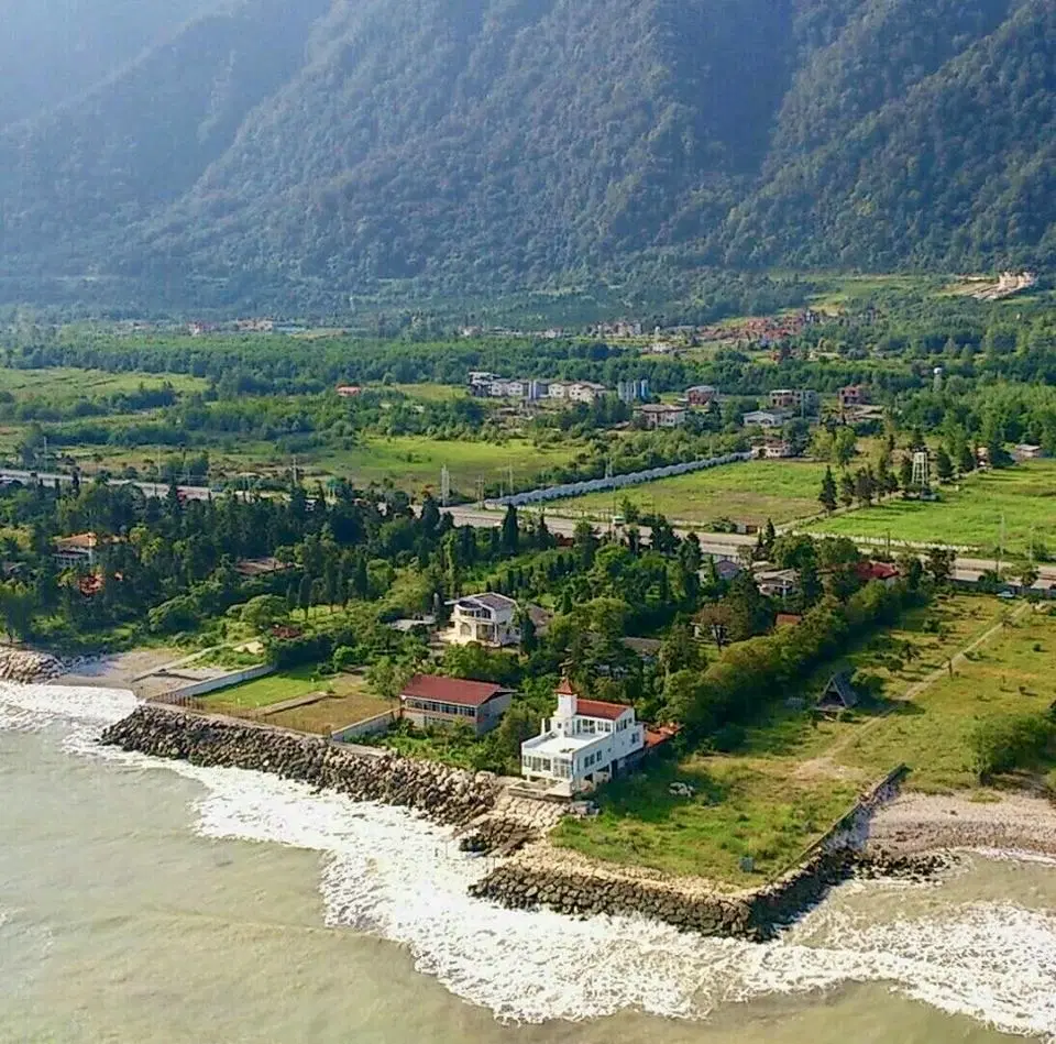 زمین ساحلی