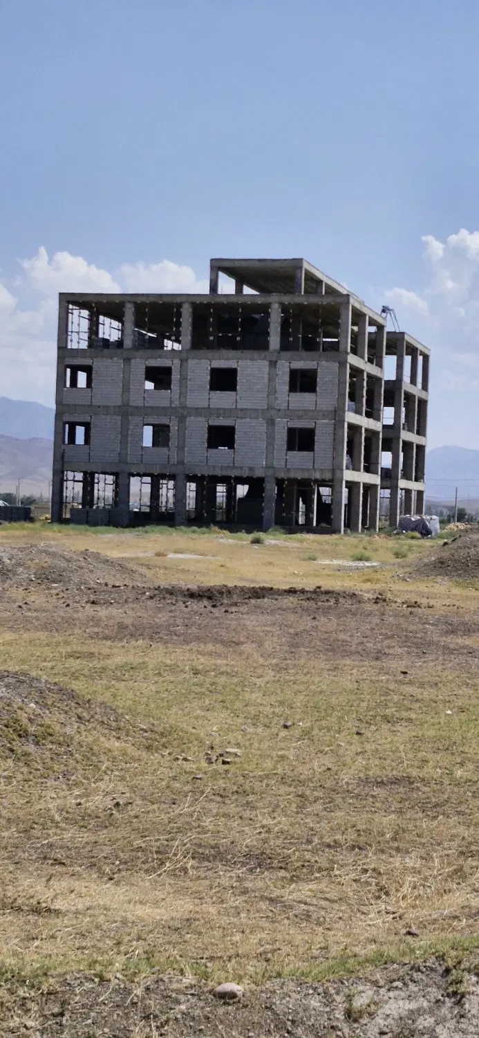 زمین ۲۰۰ متری در ۱۶متری گلشهر