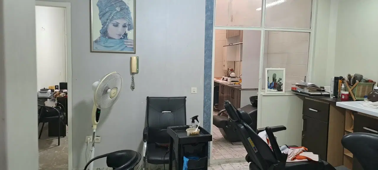 طبقه ی اول یک واحد آپارتمان چهار طبقه تک واحدی