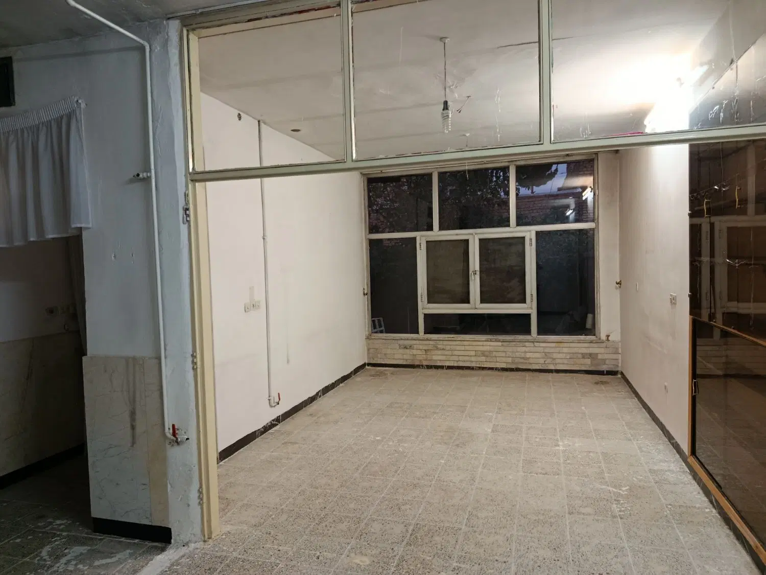 ویلاشهر خ معلم کوچه ۱۲۰ فرعی ۲۳۰ متری مسکونی