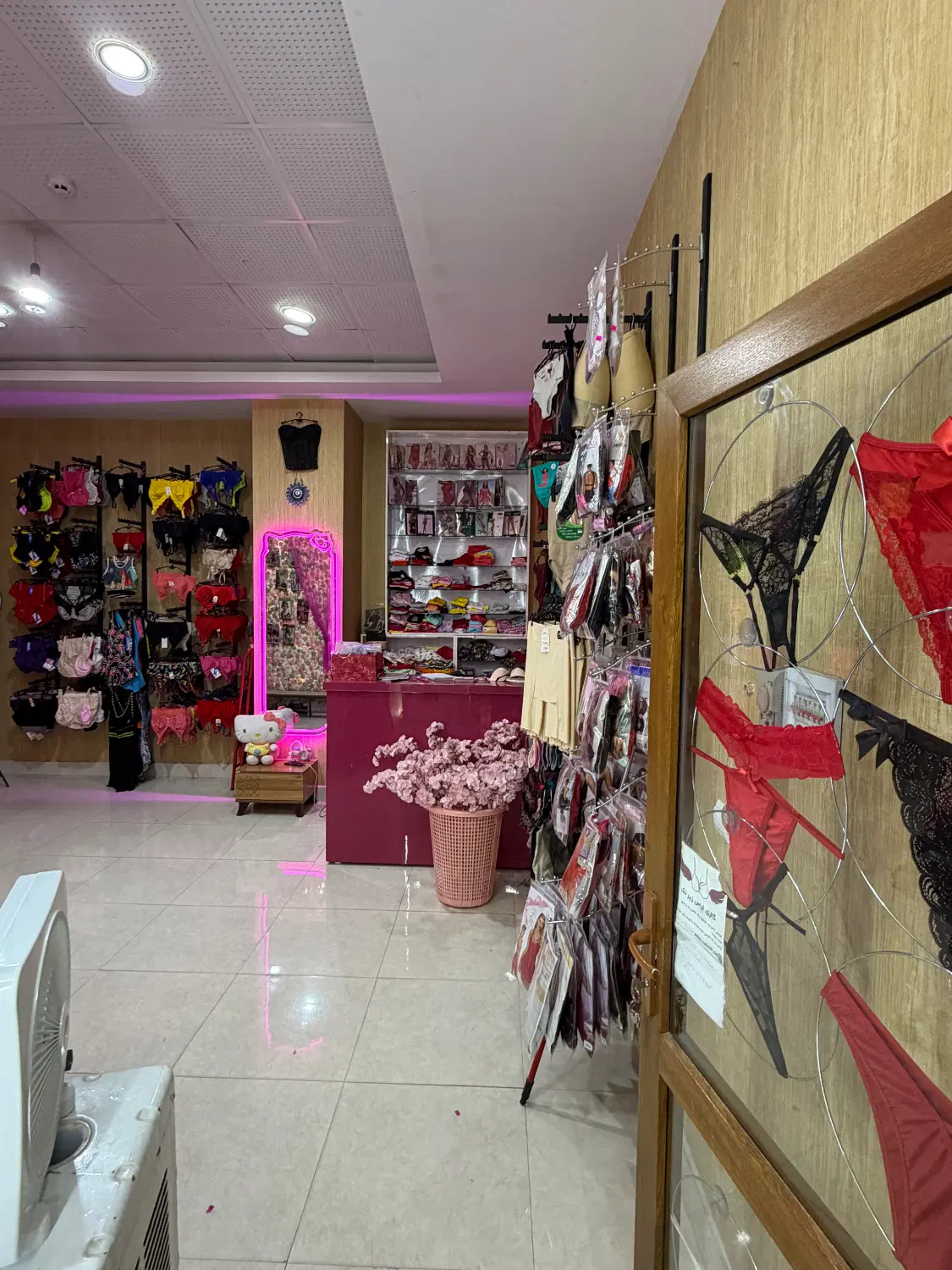مغازه در پاساژ پدیده