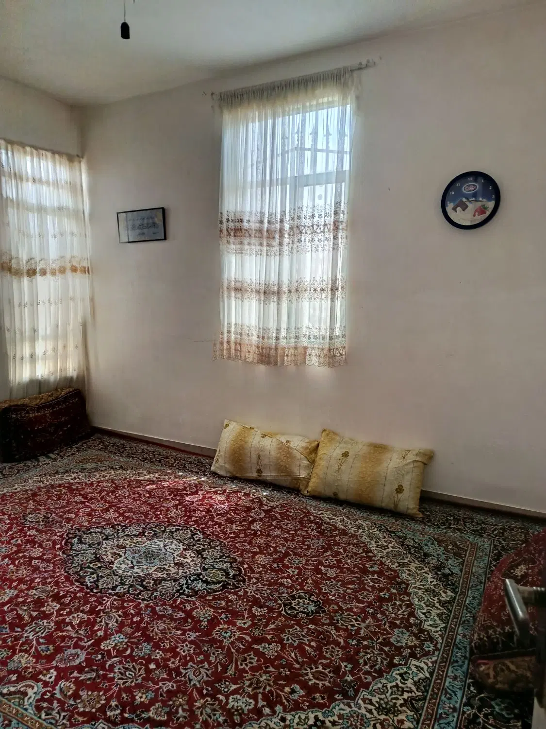 خانه ویلایی ۱۰۲۵متری در پنج کیلومتری به اراک