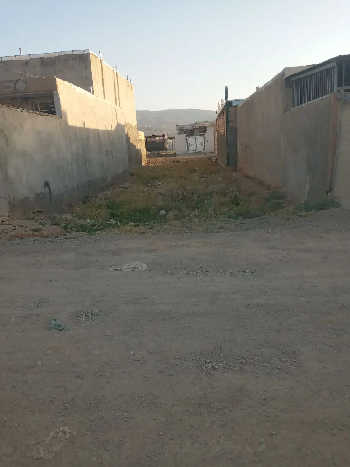 یک قطعه زمین مناسب ساخت وساز درپشته جزایری