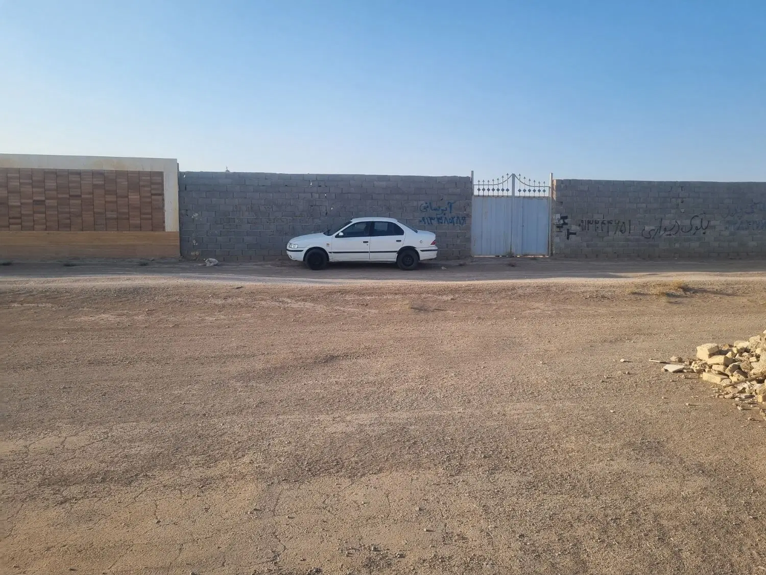 زمین دیوارکشی بر خیابان