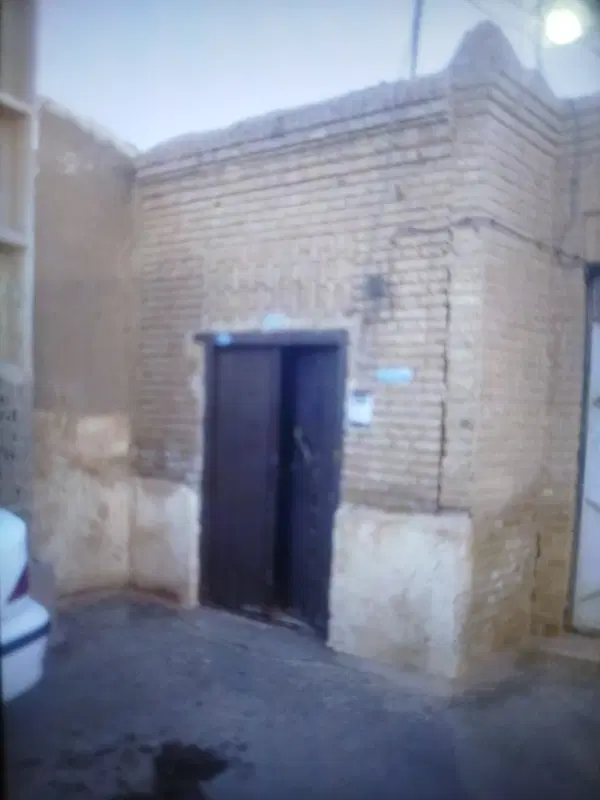 خانه کلنگی قابل سکونت سادات خوشرو