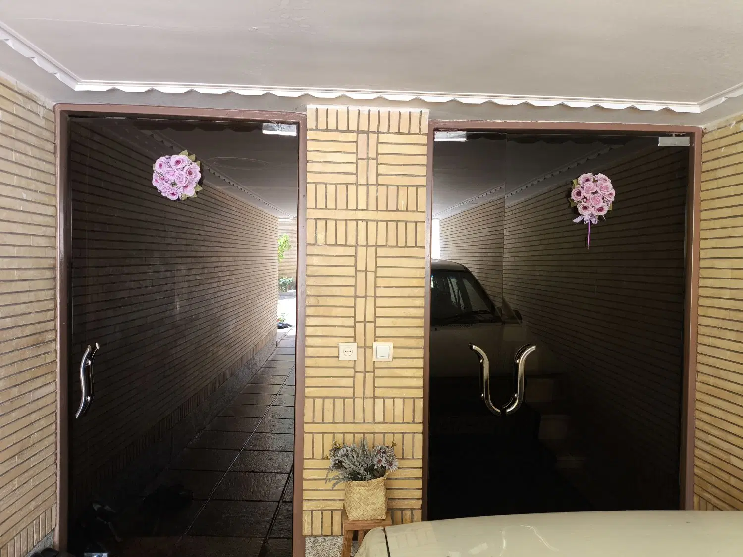 کوی سپاهان درب حیاط  قابل معاوضه با ۳ طبقه نوساز