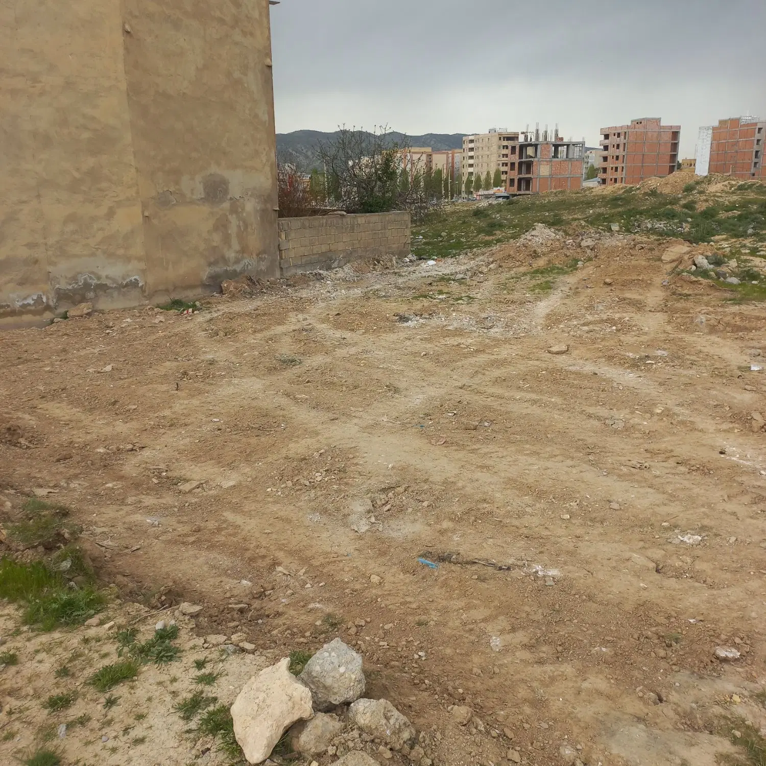 زمین ۱۸۰متری بلوار خبرنگار