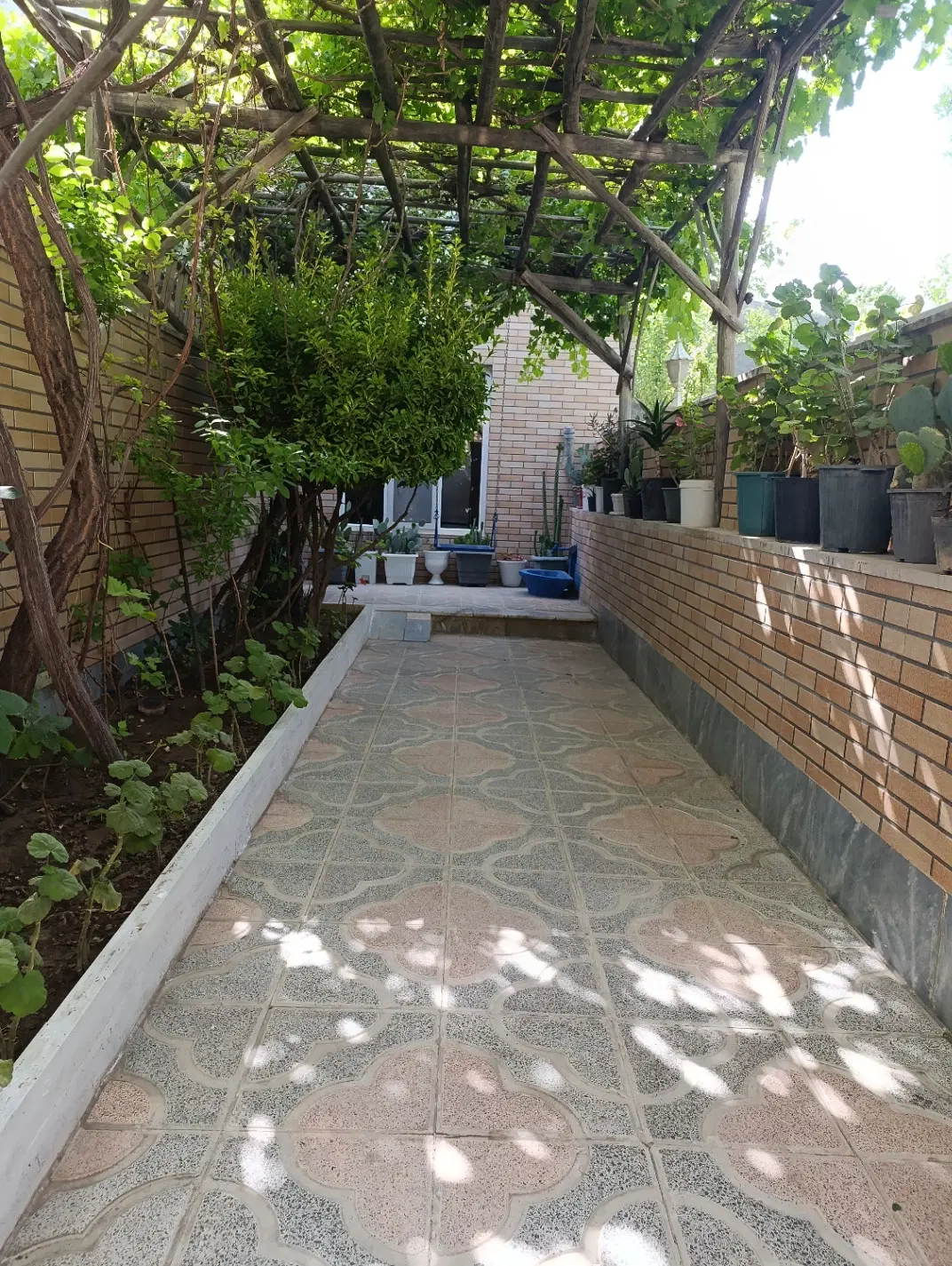 منزل مسکونی دو طبقه