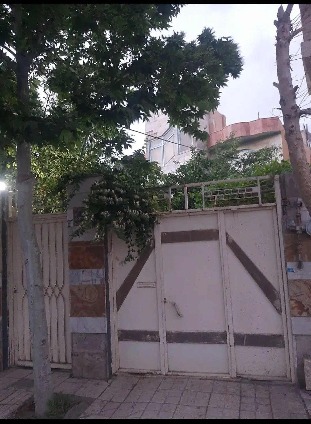 ویلایی دوطبقه مجزا دربست