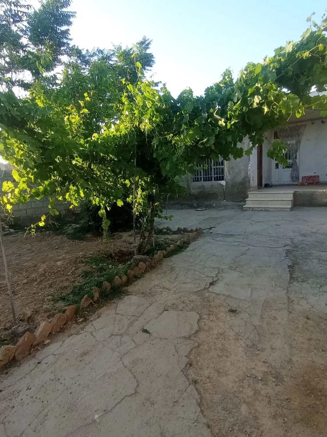 خانه ویلایی حاشیه جاده سنتو