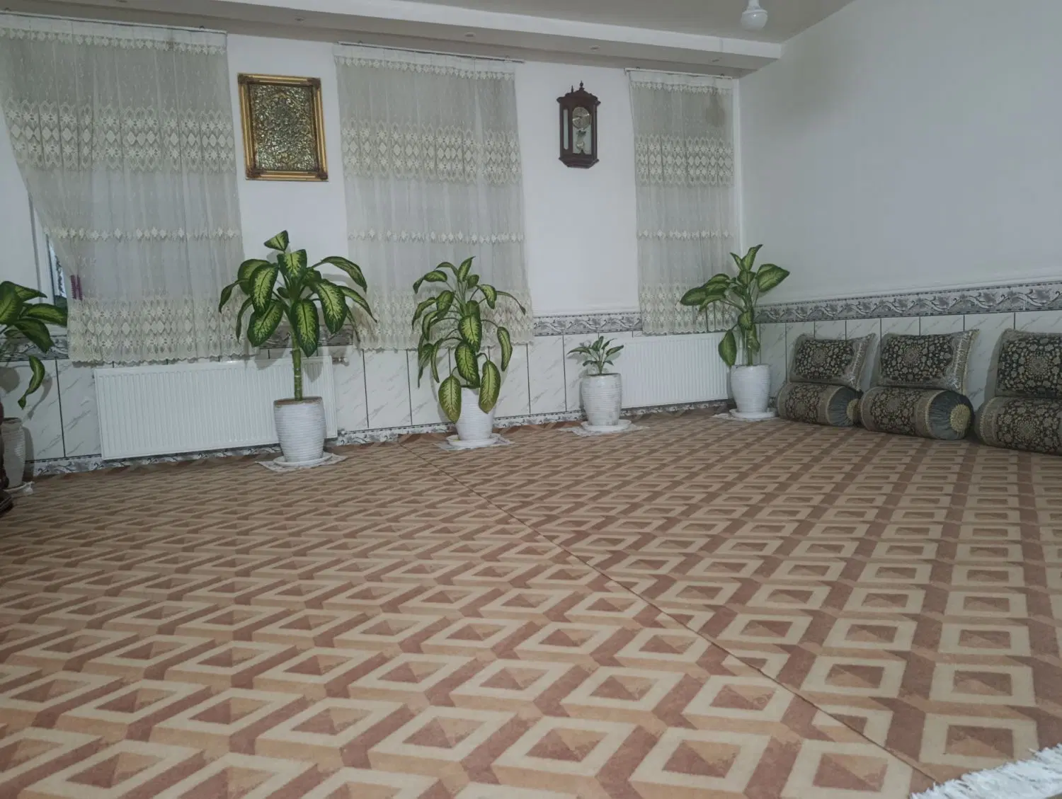 خونه ویلایی مستقل . عکس تزئینی هست