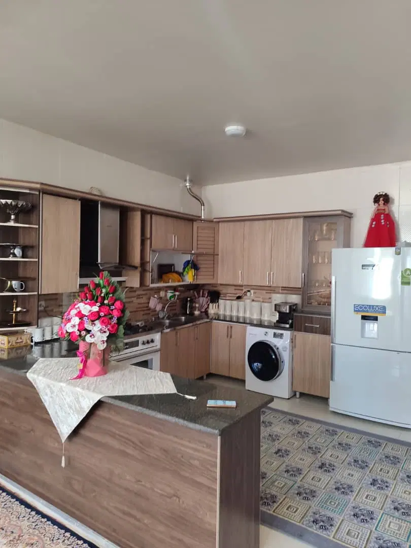 ویلایی ۲۵۰_متری_۳_خواب درب_حیاط