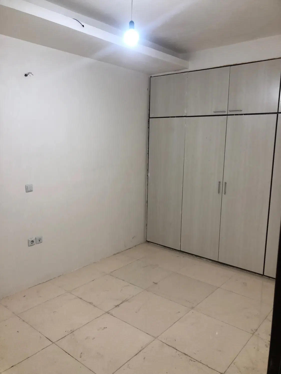 اپارتمان تک واحدی ۱۳۰ متری