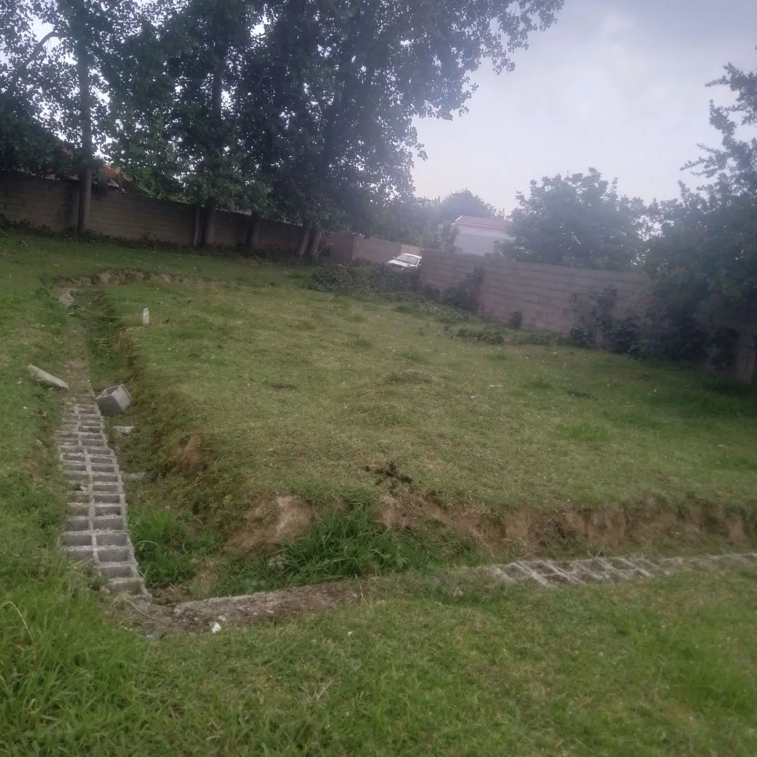 زمین فروشی