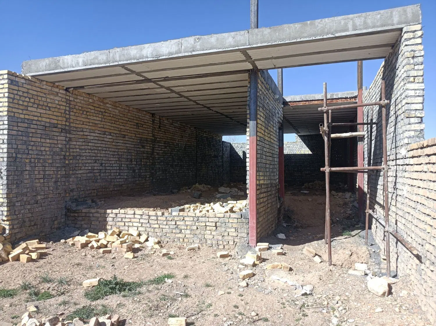 ساختمان نیمه کاری