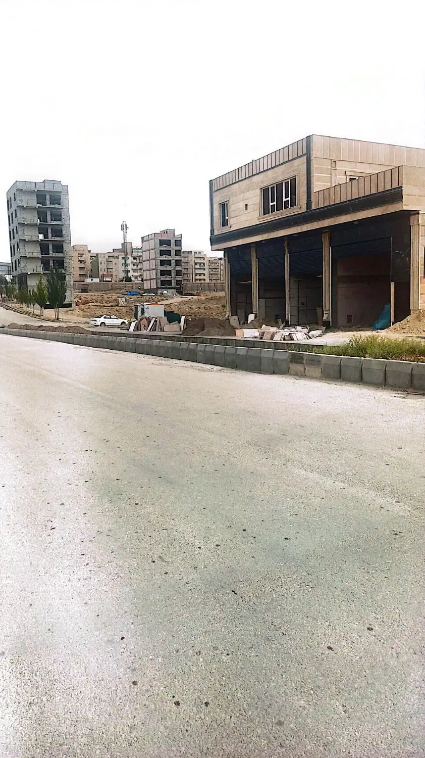 تجاری بر خیابان ۳۵ الهیه