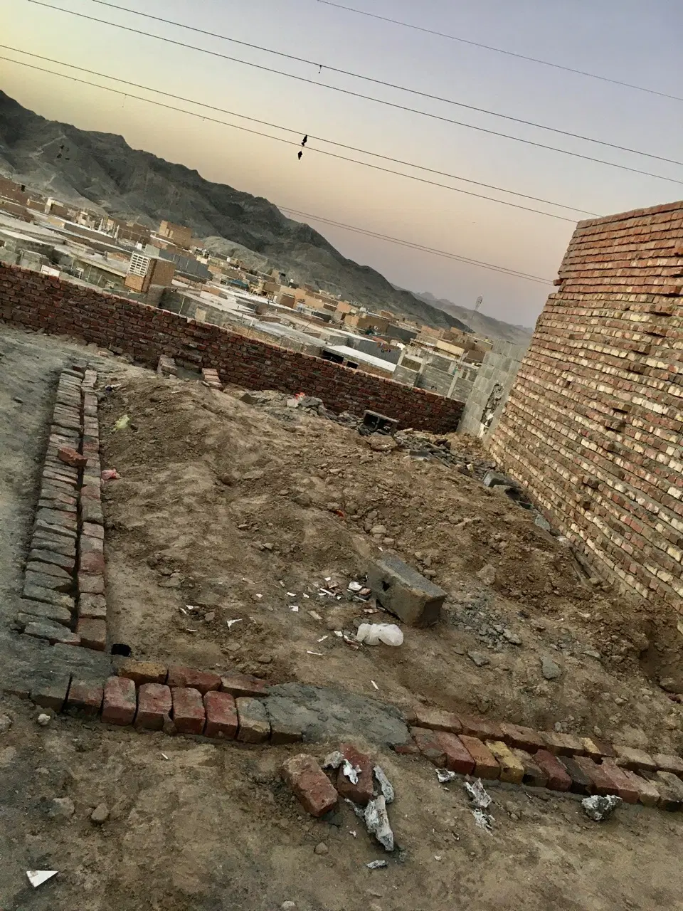 چهاردیواری 120متری خیابان کلات پشت بلوک زنی شیبانی