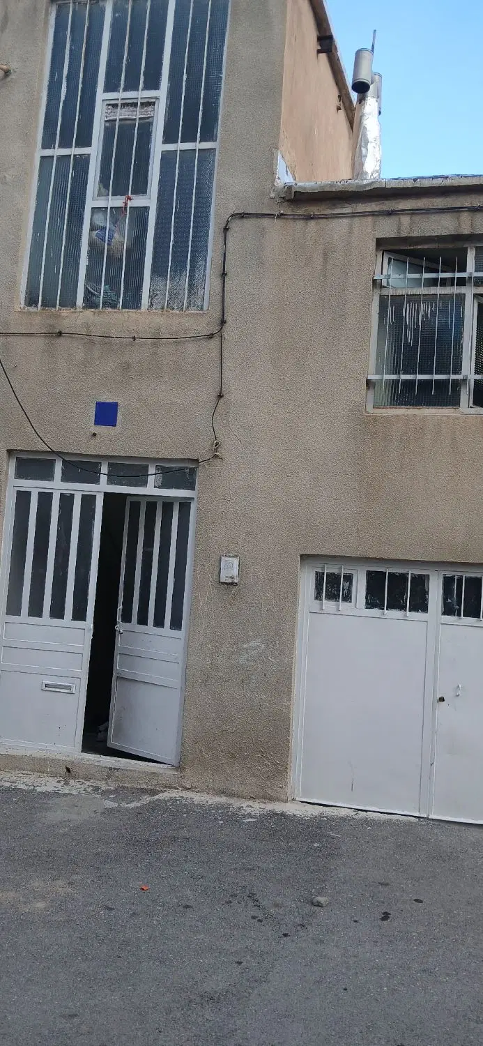 منوچهری.  عقیل.  ۷۰ متری  دربست امتیاز جدا