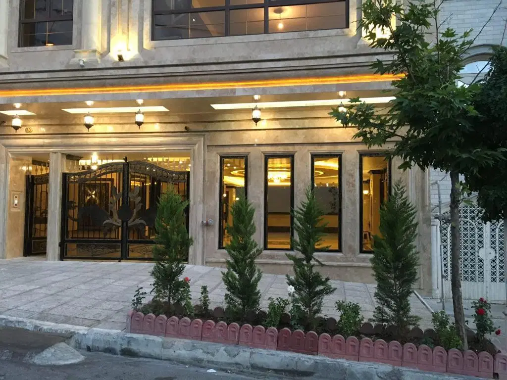 ۵۸۰ متر مستغلات سند اداری _ تاپ لوکیشن