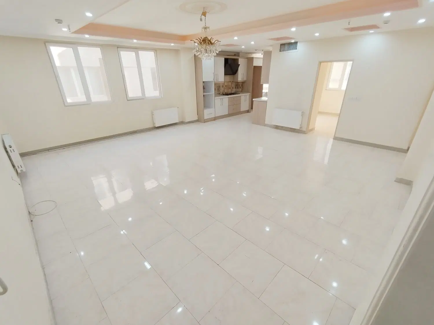 ۱۱۰ متری ۳ خواب ۵ سال ساخت با پارکینگ
