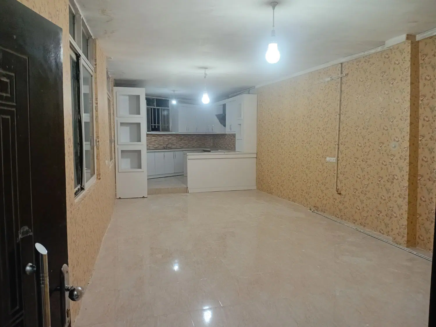 یک طبقه نیم