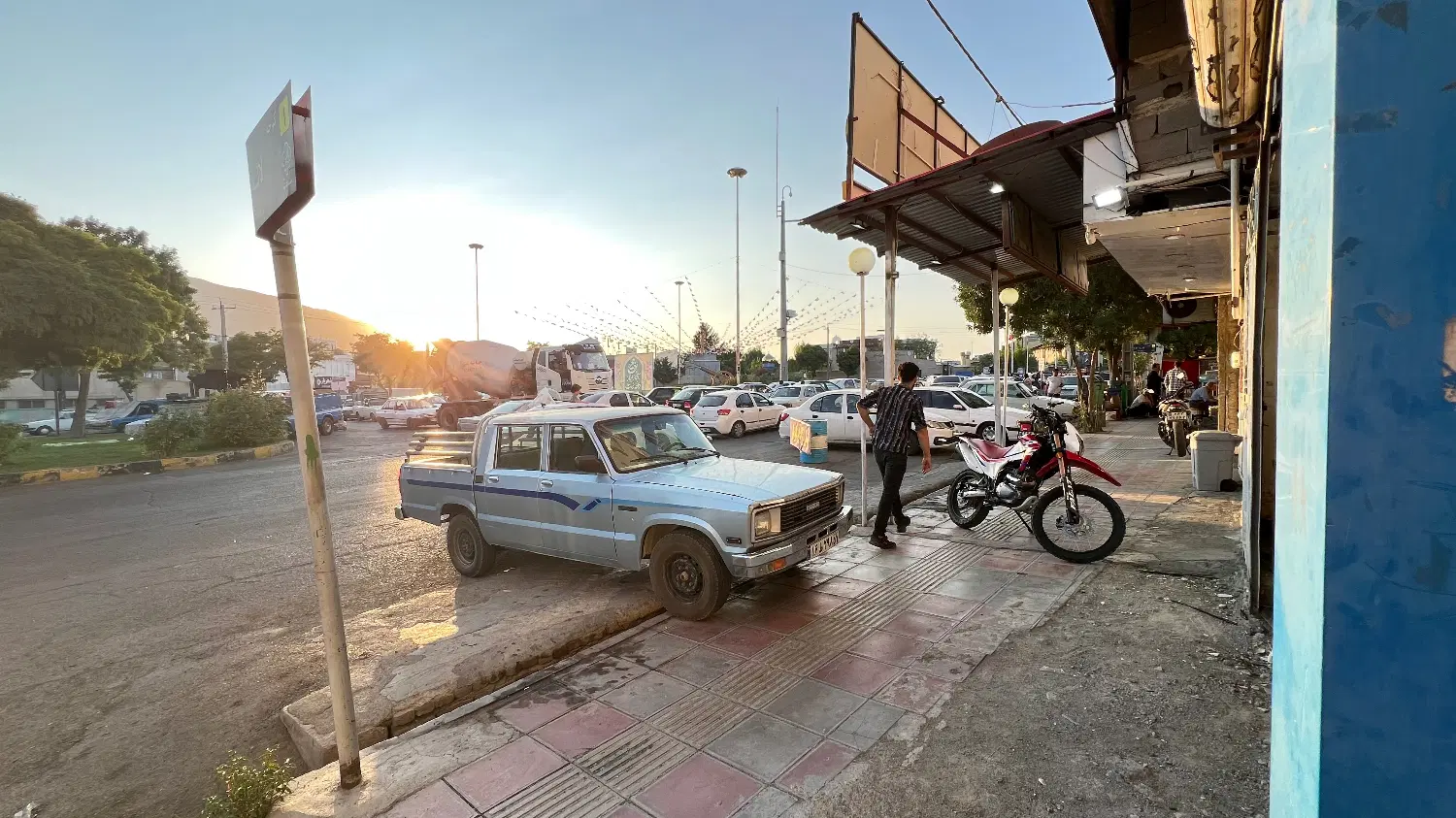 مغازه ۶۰متری میدان پادگان