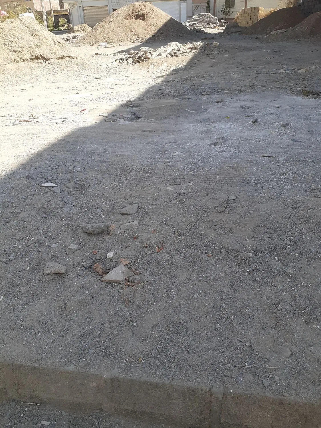 زمین سیادک