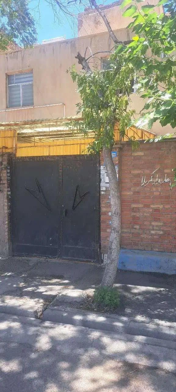 ملک کلنگی ۱۶۵ متر تختی