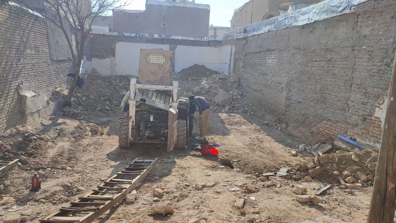 زمین با مجوز ساخت در خیابان مجاهد کوچه مودت