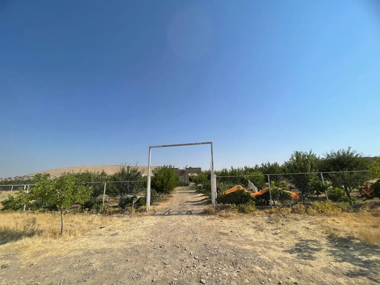 زمین خانه باغ1700متر اینگیجه بر بروی خیابان،16متری