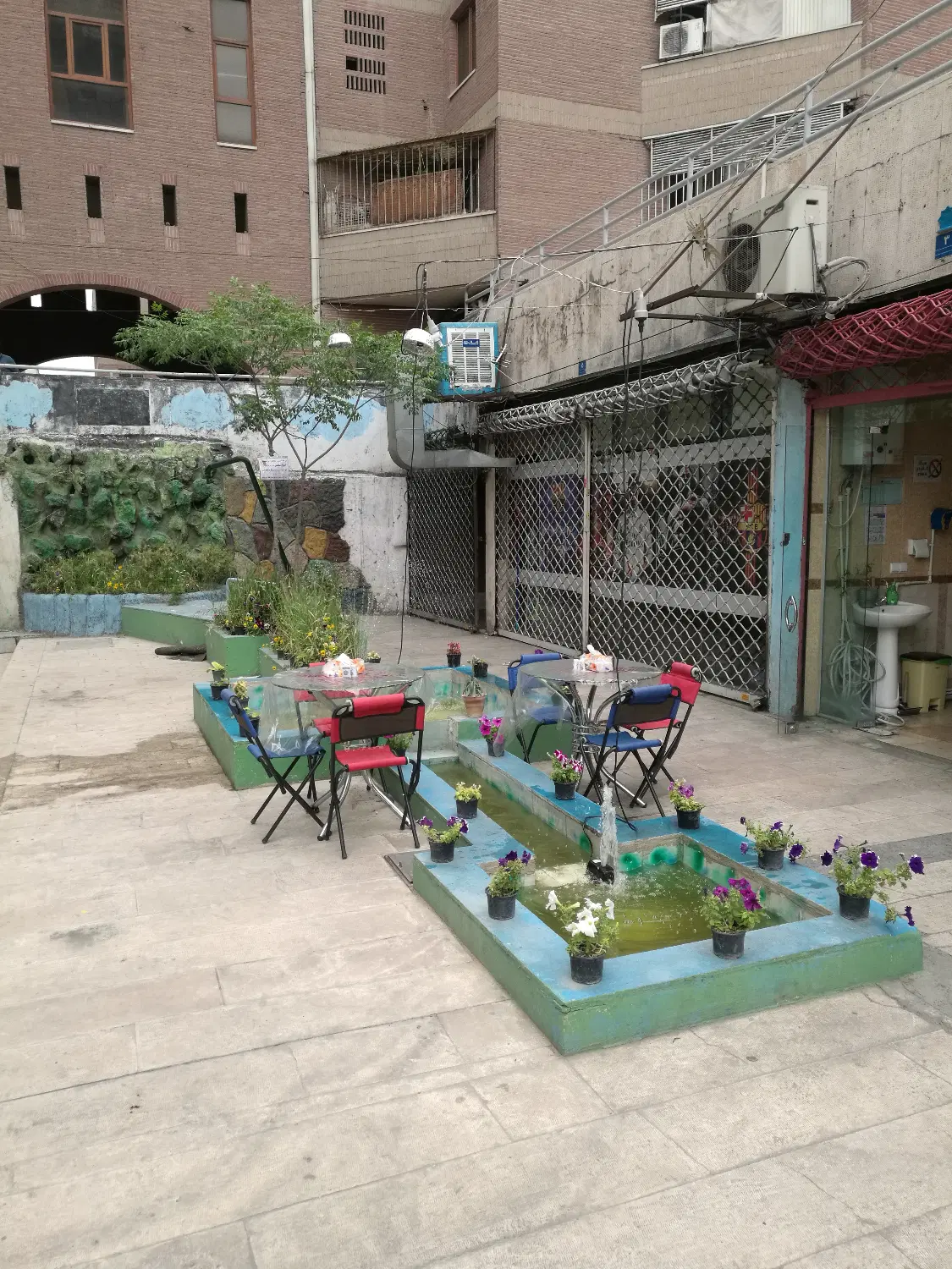 20 متر مغازه روبروی درب مترو رودکی( خط7)