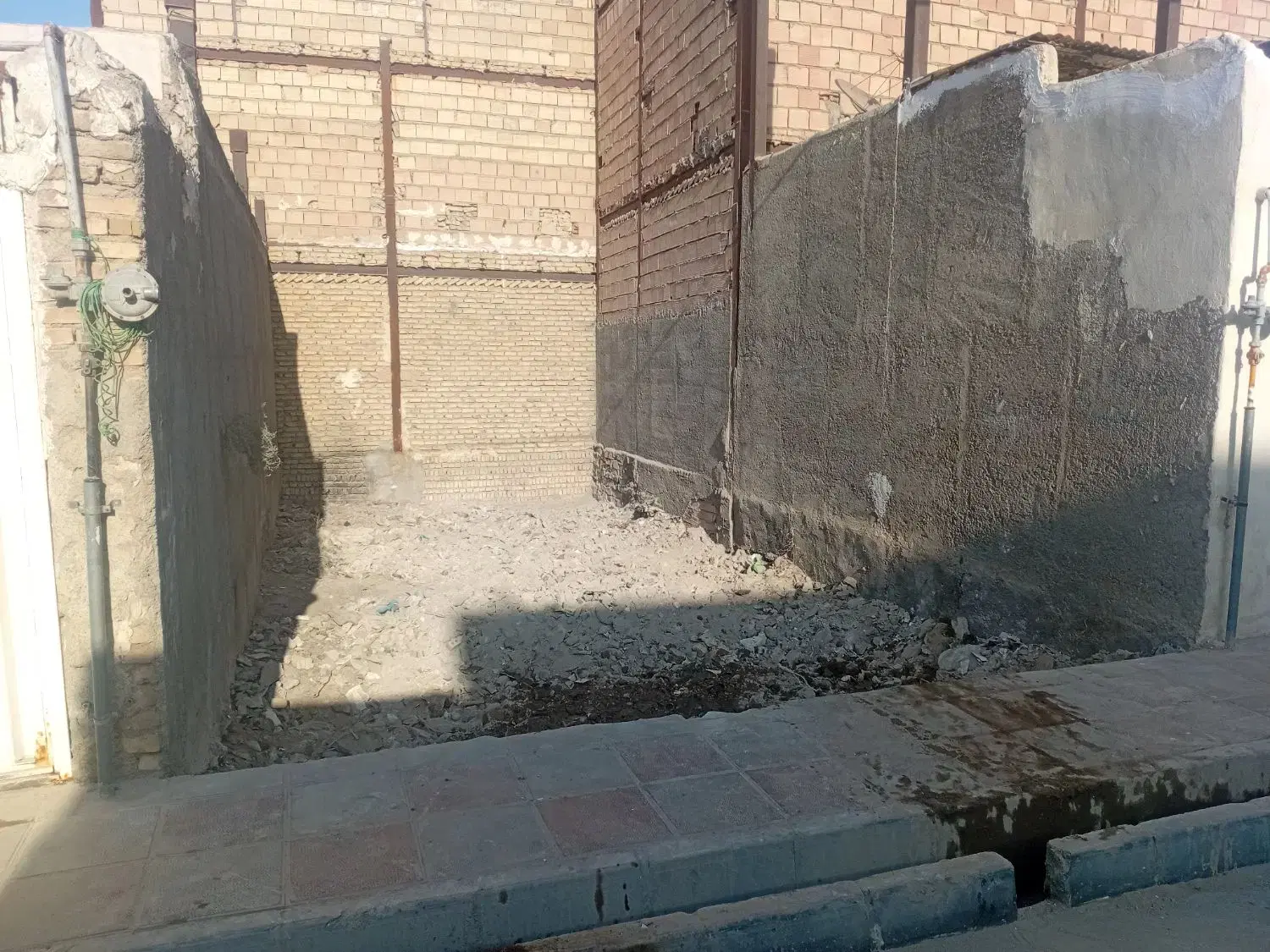 زمین  فروشی مسکونی داخل بافت .ق ش ل ا ق د و م