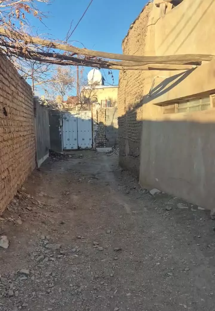 زمین در بافت روستا دینار آباد